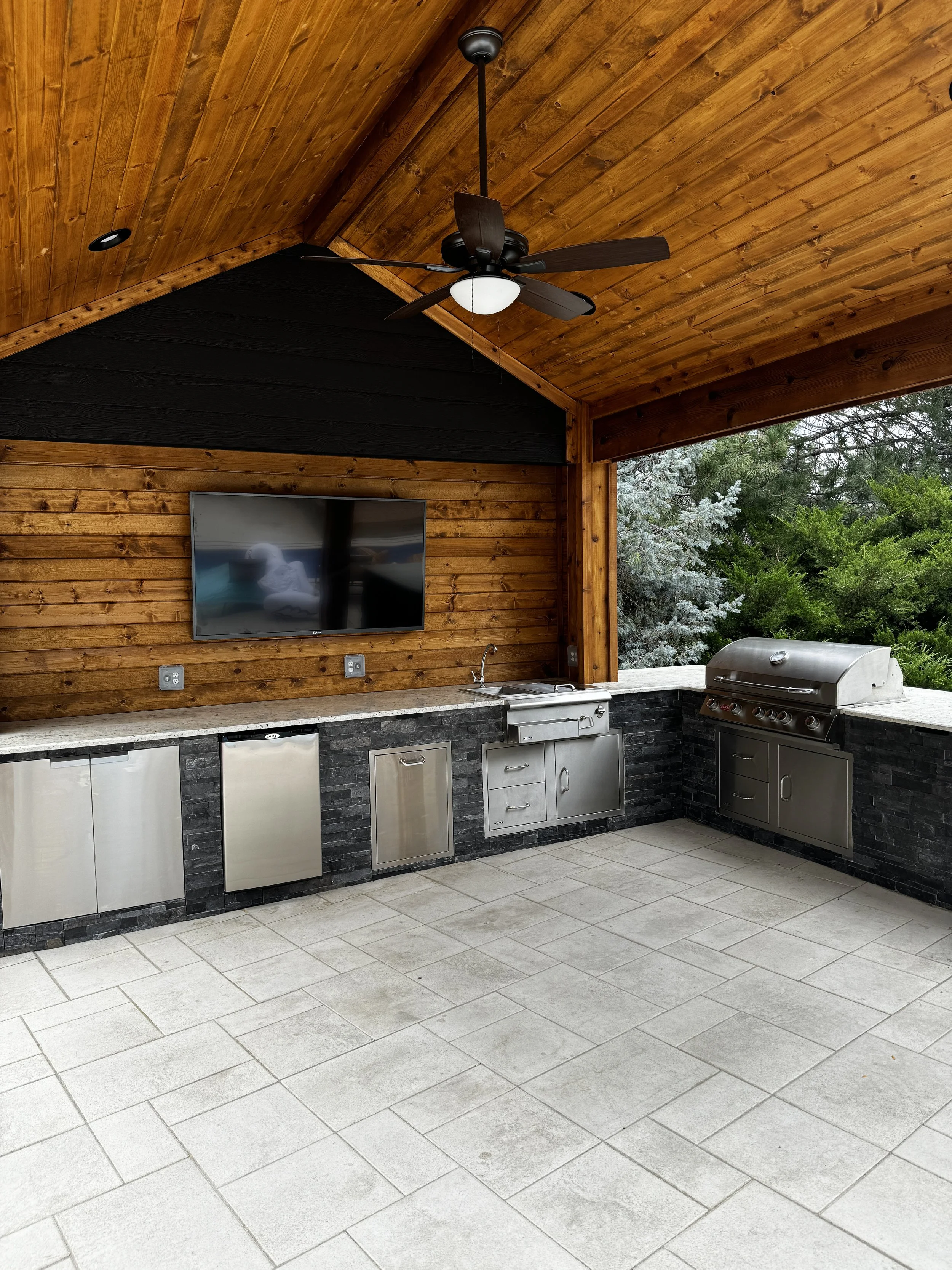 Outdoor Kitchens & Fire Pits